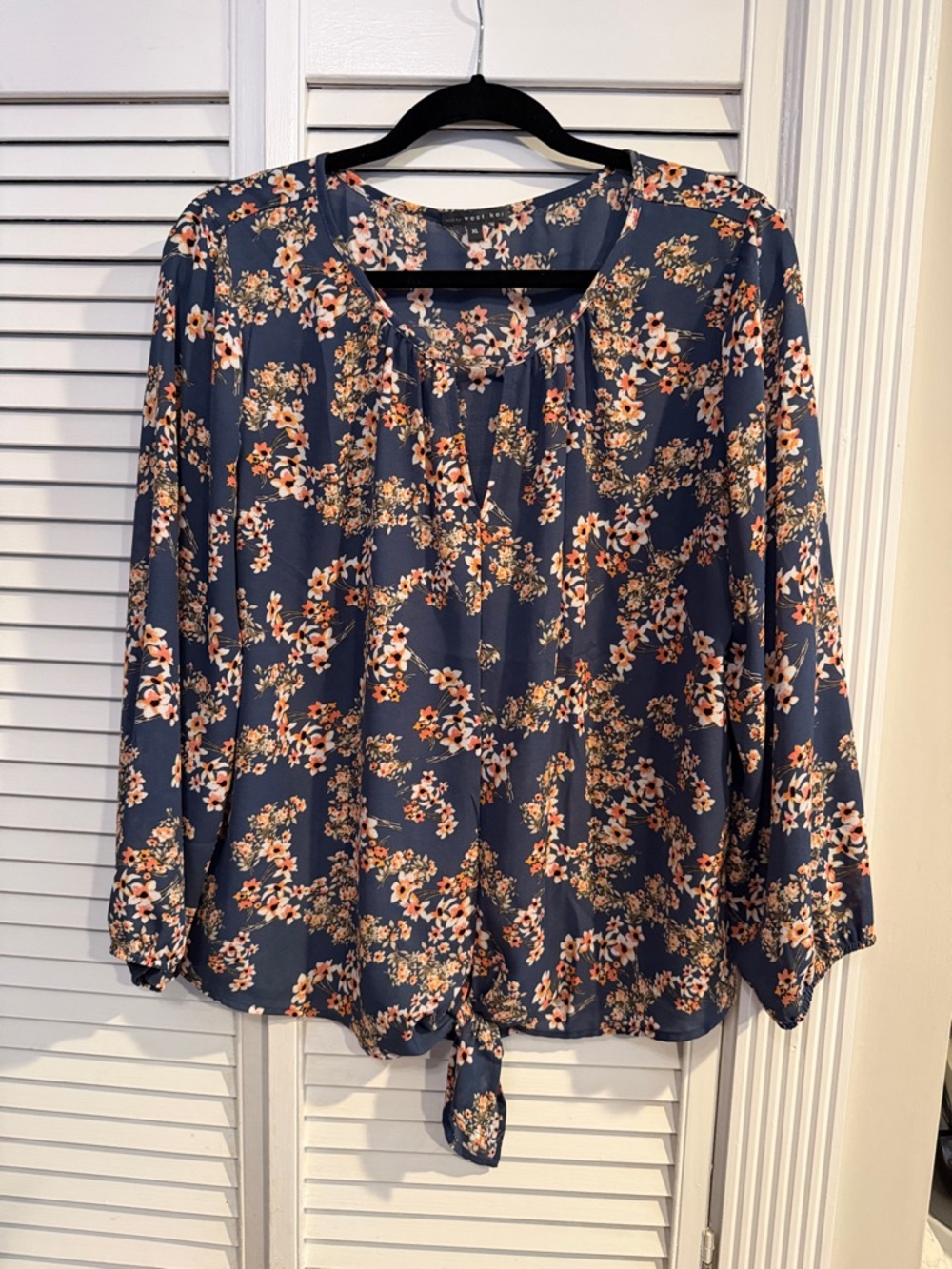 Women’s Navy Floral Tie-Hem Blouse
